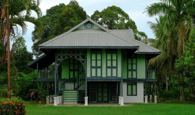 Spacious 3‑Bedroom House for Rent with Private Garden, Parking, and Modern Interiors